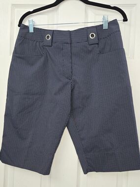Maggie Lane Pinstripe Bermuda Shorts | Navy Blue Grommet Detail Size 6 Golf
